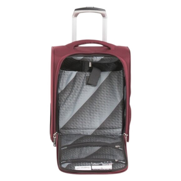 IT LUGGAGE 16in Intrepid Softside Underseat Carry-on - Picture 3 of 4